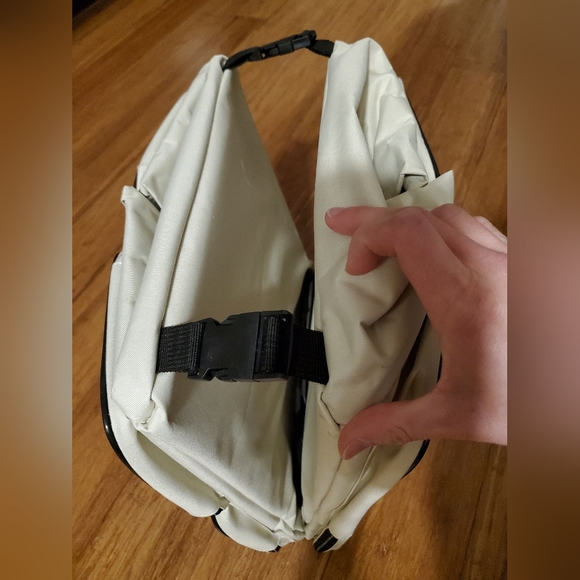 Travel changing table - Picture 12 of 12